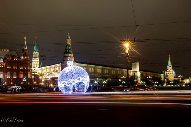 A huge Christmas decoration made of lights was placed on Manezh square in front of Red Square.