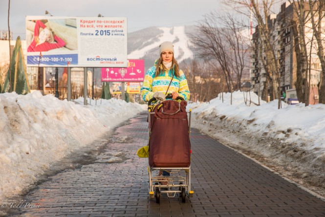 A mother walking with her baby in the center of Yuzhno-Sakhalinsk.