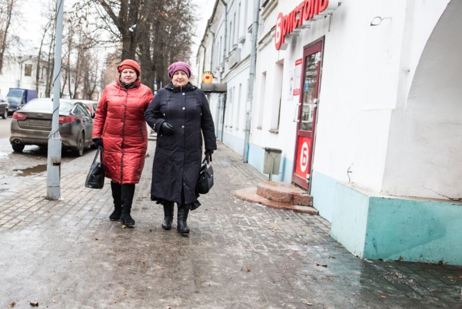 Pensioners walking down a tree-lined street in Suzdal.