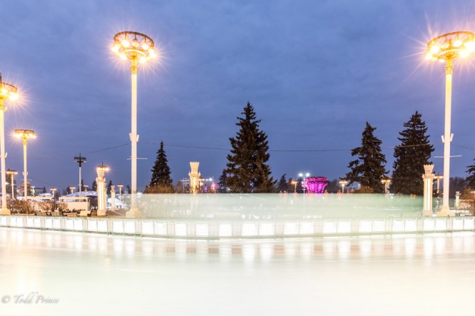 An ice cleaner passes by, creating a streak in the photo.